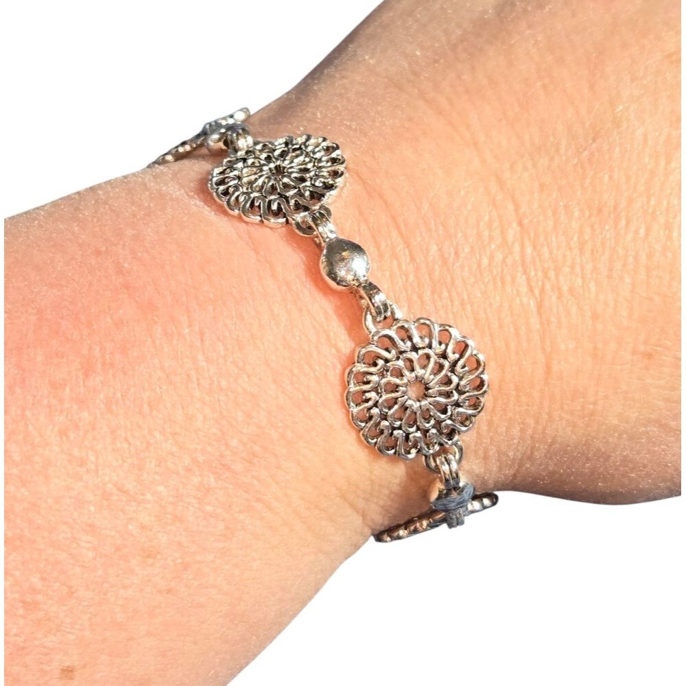 Monet Signed‎ Silver Tone Five Round Filigree Link Toggle Clasp Bracelet 7" Long